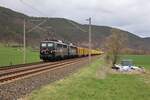 140 815 und 140 811 (EBS) fuhren am 14.04.21 einen Holzzug durch Etzelbach nach Saalfeld.