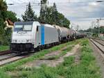 Railpool 186 459-4 mit Kesselwagen Richtung Großheringen, am 25.08.2023 in Jena-Göschwitz. Vom Bahnsteigende aus fotografiert.