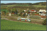 650 412-9 (VT 012) der Erfurter Bahn erreicht am 06.04.2024 den Bahnhof Stadtilm.