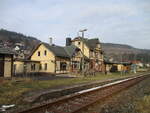 Das Bahnhofsgebäude von Manebach(Strecke Ilmenau-Schleusingen)am 24.Januar 2026.