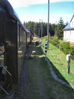 Zug der Rennsteigbahn verlt den Bahnhof Rennsteig, 2006