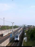 Unter der Antonov An 124 ereignet sich ein Nachschuss auf 9442 308 (Bombardier Talent 2) von Abellio Rail Mitteldeutschland als RE 74570 (RE16) von Halle(Saale)Hbf nach Erfurt Hbf, der in