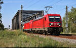 187 186-2 schleppt eine Leine Kesselwagen und ihre Schwester 187 171-4 über die Saale in Schkopau Richtung Merseburg Hbf.