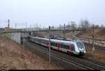 Nachschuss auf 9442 802 (Bombardier Talent 2) von Abellio Rail Mitteldeutschland als RE 74585 (RE18) von Saalfeld(Saale) nach Halle(Saale)Hbf, der in Halle (Saale), Kasseler Straße, auf der Bahnstrecke Halle–Bebra (KBS 580) fährt. [28.3.2018 | 10:46 Uhr]