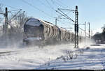 Eine ordentliche Schneewolke hinterlässt dieser Kesselzug, der mit 275 014-9 (Lok 211) und 275 013-1 (Lok 210) in Schkopau Richtung Merseburg Hbf fährt.