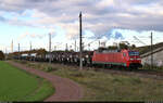 Während etwas weiter nördlich die ganze Zeit die Sonne schien, musste am Fotostandort bei Spergau in Kauf genommen werden, dass dieser Kesselzug Richtung Großkorbetha mit 152 120-2 (Siemens ES64F) und einige weitere Züge unter grauen Wolken vorbeifahren.

🧰 DB Cargo
🕓 12.11.2023 | 14:29 Uhr