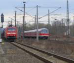 Ein Fuballsonderzug von Braunschweig nach Jena-Gschwitz, gezogen von DB 110 396-9. Am Ende befand sich ein Stw. der Bauart Karlsruhe, den man auf der Thringer Bahn sehr selten antrifft. Naumburg (S) Hbf; 20.03.2010