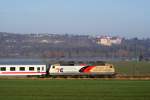 120 159-9 mit einem IC Richtung Weienfels am Saalehochwasser und Schlo Goseck vorbeifahrend.10.01.2011