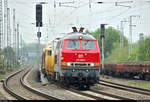 Bauzug mit 218 469-5  Betty Boom  der Railsystems RP GmbH fährt, von Naumburg(Saale)Hbf kommend, in Großkorbetha auf der Bahnstrecke Halle–Bebra (KBS 580).
Der Tf grüßt die zahlreich erschienenen Fotografen mit dem Makrofon.
[27.4.2019 | 10:26 Uhr]