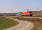 185 380-3 war am 24.02.21 mit einem Iveco-Zug bei Schulpforte zu sehen.