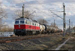 232 045-5 (132 045-6) fährt mit Kesselwagen durch Schkopau Richtung Halle-Ammendorf.