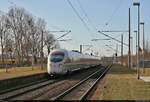 Ein 415 durchfährt als unbekannter Umleiter-ICE den Hp Leuna Werke Süd auf Gleis 1 Richtung Halle-Ammendorf.

🧰 DB Fernverkehr
🚩 Bahnstrecke Halle–Bebra (KBS 580)
🕓 20.3.2021 | 7:51 Uhr