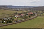 Ein 9442 (Bombardier Talent 2) ist unterhalb der Rudelsburg bei Saaleck unterwegs.