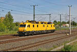 Instandhaltungsfahrzeug für Oberleitungsanlagen 711 210 (Robel 57.44 | 99 80 9136 012-8 D-DB) hat wieder Auslauf bekommen und macht sich in Halle-Ammendorf, Eisenbahnstraße, auf den Weg