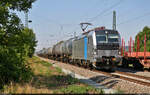Kesselzug mit der noch recht neuen 193 086-6 (Siemens Vectron) fährt in Leißling Richtung Großkorbetha.