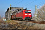 Gemischter Gz mit 152 099-8 (Siemens ES64F) quert die Saale bei Schkopau Richtung Merseburg Hbf.