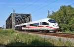 Nachschuss auf 403 505-1 (Tz 305  Baden-Baden ) und 403 554-9 (Tz 354  Mittenwald ), die wegen einer kurzen Sperrung der Neubaustrecke Erfurt–Leipzig/Halle umgeleitet wurden und hier die Saale