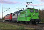 Die Akademie-Lok 151 138-5 schleppt 145 089-9 bei Spergau Richtung Großkorbetha.