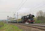 Harry Heydenbluth, der wie kein anderer mit der 03 1010 verbunden war, hat leider am 18.09.2024 seine letzte Fahrt angetreten.
Am 30.04.2013 war der Stammlokf�hrer auf seiner Abschiedsfahrt am Regler der DB Museum 03 1010 bei Neudietendorf mit dem DPE 25047 von Halle (S) Hbf nach Saalfeld (S) unterwegs.
Die Traditionsgemeinschaft Bw Halle P e.V. hat ein Kondolenzbuch f�r ihn erstellt: https://bw-halle-p.de/aktuelles/kondolenzbuch-harry-heydenbluth