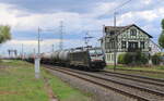 Beacon 187 101 mit Kesselwagen Richtung Weimar, am 21.04.2025 im Gegengleis in Vieselbach.