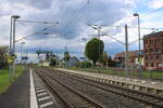 Die Bahnsteige 2 und 1 am 21.04.2025 in Vieselbach bei Erfurt.