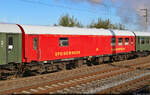 Speisewagen auf Reko-Wagen-Basis mit der Bezeichnung  WRg  (55 80 88-15 100-3 D-LDC), eingereiht in einem Sonderzug für Bahnfreunde nach Weimar mit 52 8154-8 und aufgenommen bei der Ausfahrt des