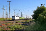 Die neue 7193 604-4 (Siemens Vectron) zieht als Umleiter sechs Flixtrain-Wagen durch Gro�korbetha Richtung Halle(Saale)Hbf.