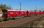 Diese beiden Gelenk-Containertragwagen mit der Bezeichnung  Sggmrrs-yM43  sind eingereiht in einem gemischten G�terzug mit 152 018-8 (Siemens ES64F) in Gro�korbetha Richtung Wei�enfels.