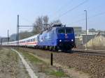 ZDF-Express-Lok 120 151-6 vor dem IC 2355 nach Ostseebad Binz auf der Fahrt durch Bad K�sen am 13.4.2009.