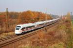 ICE 1548, Dresden-Fulda, am herbstlichen Vormittag des 31.10.09 bei Kriechau zwischen Gro�korbetha und Wei�enfels.