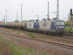 BR 143 874-6 und eine weitere BR 143 von RBH, hier am 27.04.2010 zwischen Gro�korbetha und Wei�enfels.