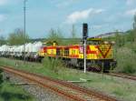 MEG 221 + 220 mit einem Zementkesselwagenzug im Bahnhof Karsdorf; 30.04.2008