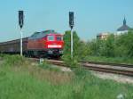 DB 232 388-9 wartet mit einem Gterzug nach Stettin (Hafen) auf die Ausfahrt im Bahnhof Laucha (Unstrut); 12.05.2008