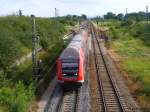 Steuerwagen (Dosto & 143) bei der Ausfahrt in Grorudestedt am 08.07.2007 - von einer Brcke aus fotografiert