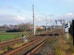 Die Gleise der  Hauptbahn  Erfurt-Sangerhausen und rechts daneben die Gleise der Unstrutbahn Artern-Naumburg.