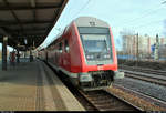 DBpbzfa 763.0 (50 80 86-35 042-0 D-DB), Baujahr 1998, mit Zuglok 143 076 von DB Regio Mitte, im Dienste der S-Bahn Mitteldeutschland (DB Regio Südost), als S 37741 (S7) von Halle-Nietleben nach Halle(Saale)Hbf Gl. 13a steht im Hp Halle-Silberhöhe auf der Bahnstrecke Halle–Hann. Münden (KBS 590).
[27.12.2018 | 14:35 Uhr]