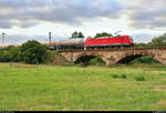 Kesselzug mit 185 357-1 DB überquert die Saaleaue bei Angersdorf auf der Bahnstrecke Halle–Hann.