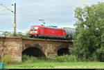 Nahaufnahme von 187 175-5 DB mit Kesselwagen, die die Saaleaue bei Angersdorf auf der Bahnstrecke Halle–Hann. Münden (KBS 590) Richtung Angersdorf überquert.
[16.7.2019 | 19:51 Uhr]