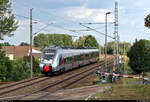 9442 604 (Bombardier Talent 2) der Abellio Rail Mitteldeutschland GmbH als RE 74732 (RE8) von Halle(Saale)Hbf nach Leinefelde fährt in Zscherben, Angersdorfer Straße, auf der Bahnstrecke Halle–Hann. Münden (KBS 590).
Die rechts im Bild erkennbare Anrufschranke soll noch im Juli ersatzlos abgebaut werden.
[26.6.2020 | 18:13 Uhr]