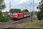 Gemischter Gz mit 187 134-2 DB passiert die Anrufschranke in Zscherben, Angersdorfer Straße, auf der Bahnstrecke Halle–Hann. Münden (KBS 590) Richtung Teutschenthal.
[26.6.2020 | 18:36 Uhr]
