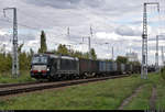 Containerzug (neska Schiffahrts-und Speditionskontor GmbH, auch als Black-Boxx-Zug bekannt) mit 193 624-4 (X4 E - 624 | Siemens Vectron), eine der Stammloks, unterwegs in Teutschenthal, Alte Ziegelei,