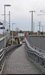 VDE 8 Komplexmaßnahme Halle Rosengarten–Angersdorf  ▶ Standort: Halle Rosengarten    Der lange Weg nach unten: neue Rampe an Bahnsteig 1 Richtung Halle(Saale)Hbf.
