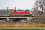 152 148-3 (Siemens ES64F) durchquert als Tfzf die Saaleaue Richtung Angersdorf.