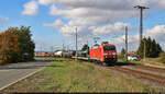 152 112-9 (Siemens ES64F) führt einen Gemischtwarenladen zwischen Amsdorf und Wansleben am See Richtung Halle Rosengarten.

🧰 DB Cargo
🕓 15.10.2024 | 13:25 Uhr