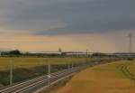 Die Neubaustrecke Erfurt - Halle/Leipzig am 26.07.2013 bei Erfurt Linderbach mit Blick in Richtung Erfurt.