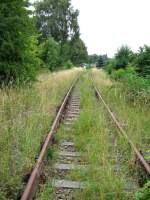 Die Kchwaldstrecke wird als Fuweg genutzt, hier sind noch die Pfeiftafeln am km 3,8 erhalten, 10.07.07