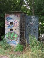 Ebenfalls in der N�he des km 3,8 der CWd,steht dieses Betonfertiteil-Streckentelefonh�usschen, 09.07.07
