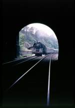 Gleich hat der Interzonenzug die Einfahrt in den Hnebacher Tunnel der Strecke Bebra-Erfurt erreicht.( 1969 )