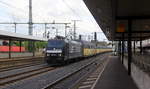 185 572-5 von der Rurtalbahn-Cargo kommt mit einem ARS-Autozug aus Regensburg-Ost(D) nach  Bremerhaven-Kaiserhafen(D) und fährt in Bahnhof Fulda ein.
