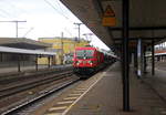 187 149 DB kommt mit einem gemischten Güterzug aus Richtung Kassel nach Süden und fährt durch Fulda in Richtung Fulda-Neudorf.